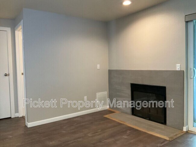 Building Photo - 1307 NW Slate Ln