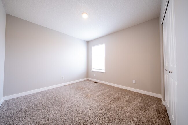 Building Photo - 5109 Mustang Dr