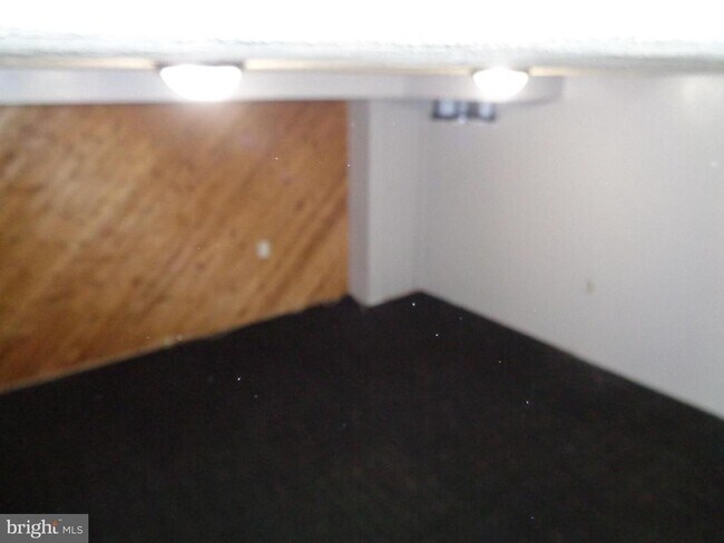 Building Photo - 2245 Graythorn Rd