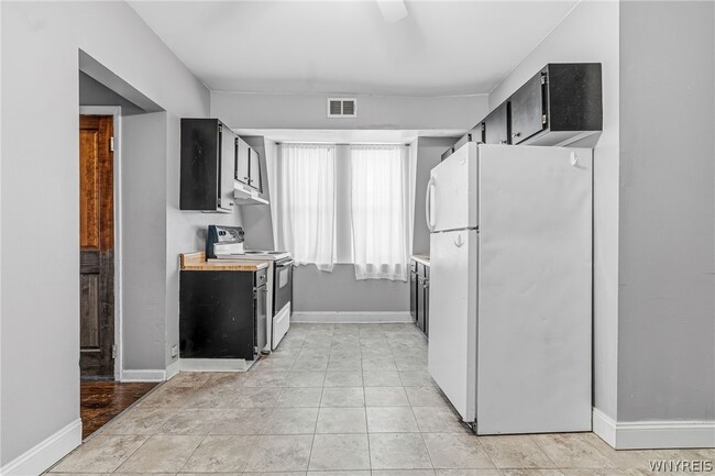 Building Photo - 2111 Seneca St