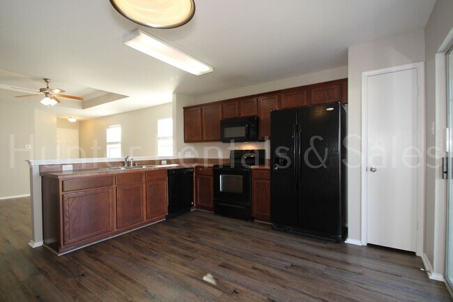 Building Photo - Modern Comfort in Meadows of Trimmier