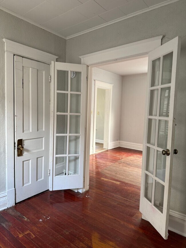 Building Photo - 1305 S 12th St