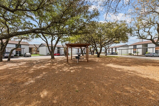 Building Photo - 1301 W Hwy 287 Byp