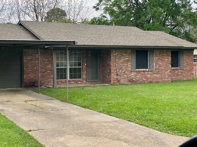 Primary Photo - 4010 Honeysuckle Ln