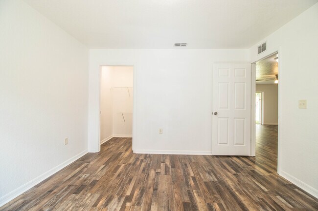 Front Bedroom - 1600 E Hooker St