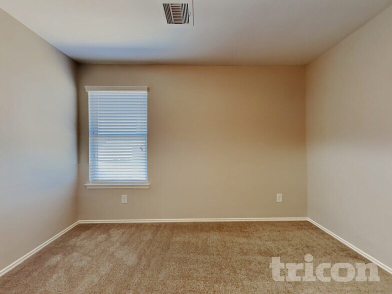 Building Photo - 17235 Hawks Landing Dr