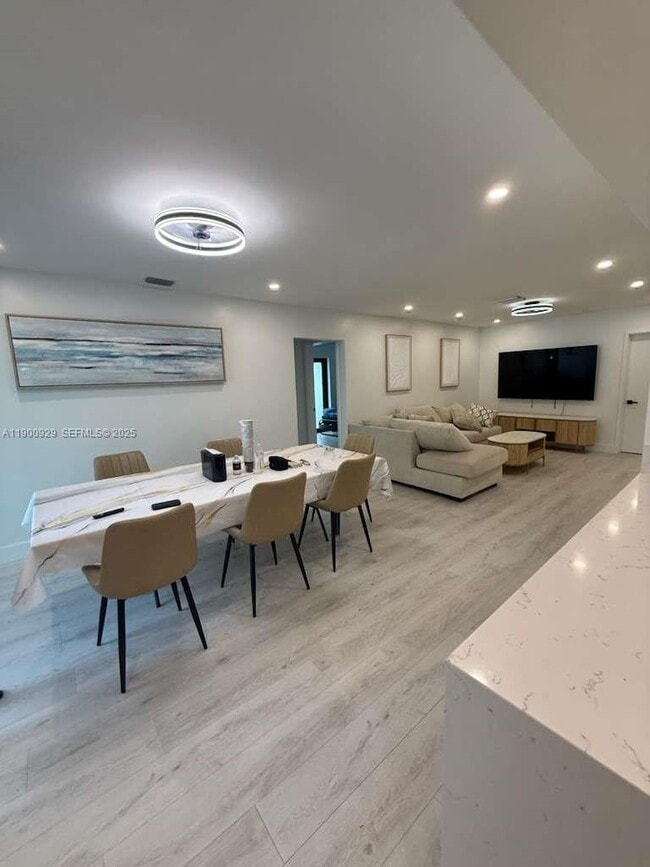 Building Photo - 2227 Roosevelt St