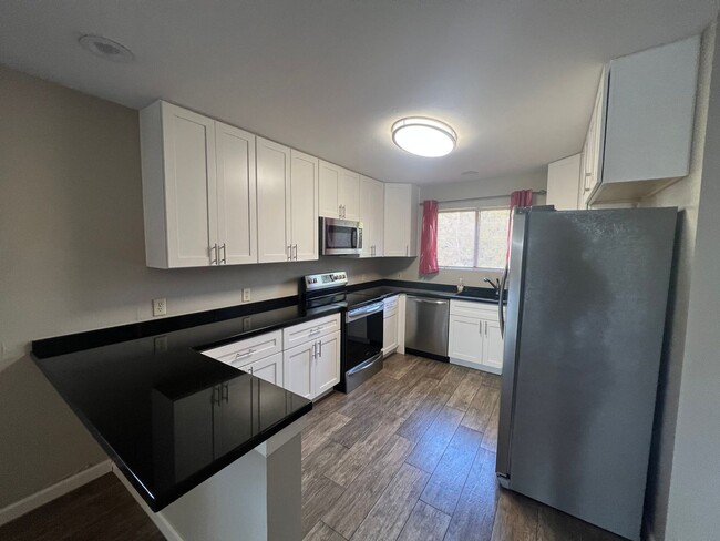 Building Photo - 390 Fairway Oaks Dr