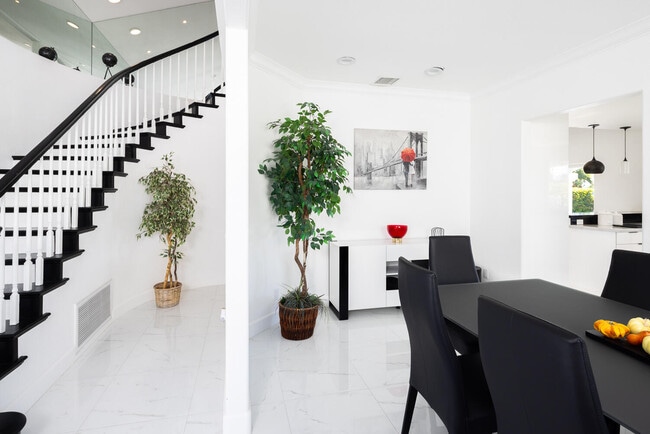 Building Photo - 41215 Carlotta Dr