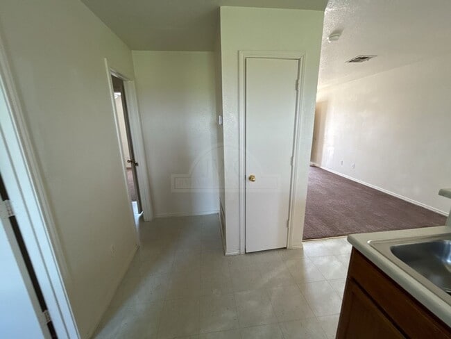 Building Photo - 5804 Greengate Dr