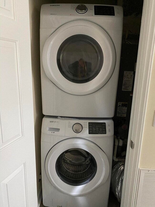 Building Photo - 4918 Franklin Ave