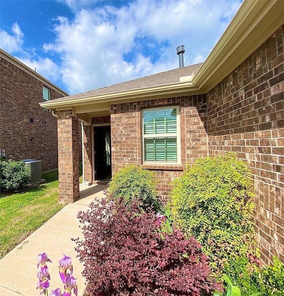 Building Photo - 7505 Paramount Dr