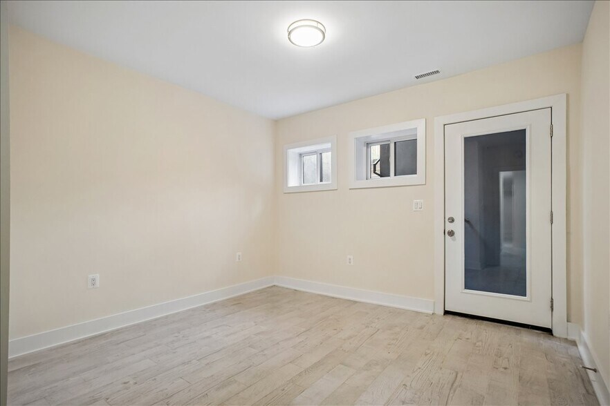 Building Photo - 329 16th St SE