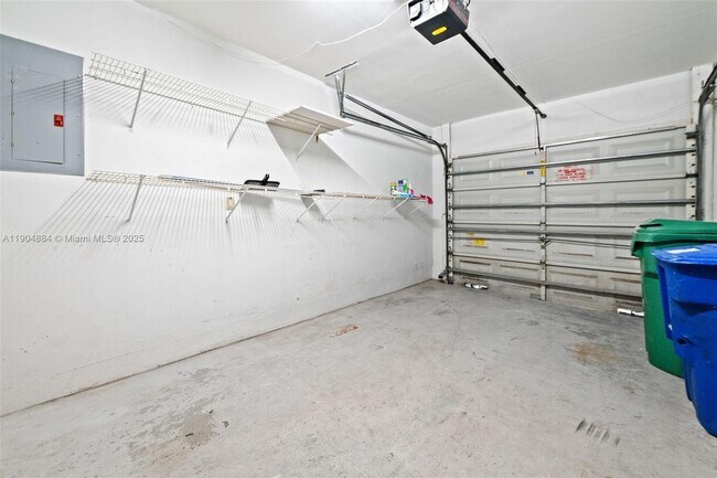 Building Photo - 6654 NW 173rd Ln