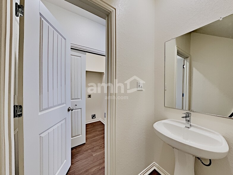 Building Photo - 2729 Meadowood Heights