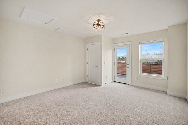 Building Photo - 2712 Grand Union Way