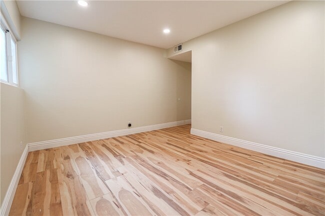 Building Photo - 16608 Park Ln Cir