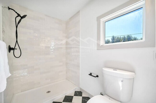 Building Photo - 1710 Johnson St