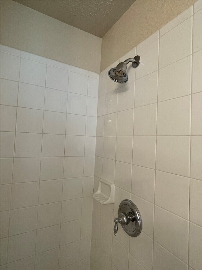 Building Photo - 14223 Bishop Bend Ln