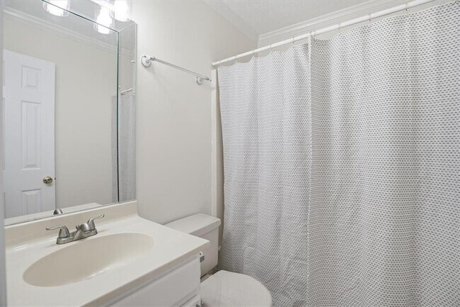 Building Photo - 2600 Holcomb Springs Dr