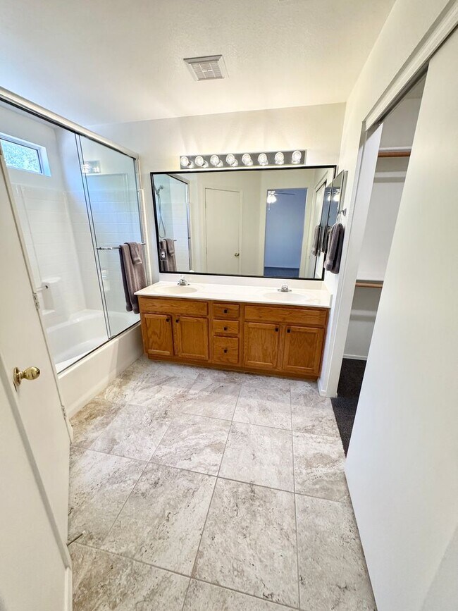 Building Photo - Meticulously Maintained 3 Bedroom + Den Single Level Home! Fantastic Low Backyard.