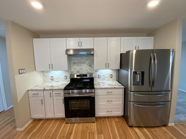 Building Photo - Beautifully Remodeled 3 Bedroom Single Sto...