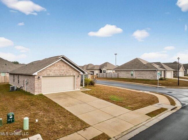 Building Photo - 18102 Evergreen Dr