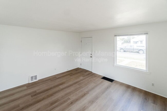 Building Photo - 328 E Rockwell Ave