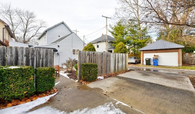 Building Photo - 746 Beech St