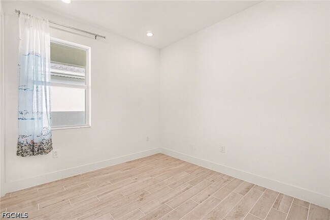 Building Photo - 44283 Panther Dr