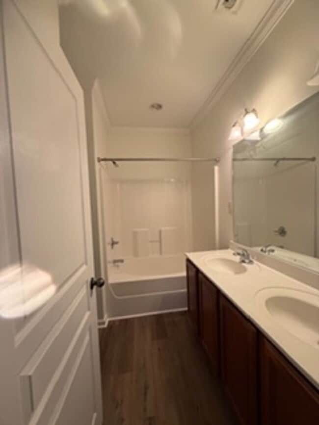 Building Photo - Knoxville Lovell Road Area 3 Bedroom 2.5 Bath with Garage Lawn Maintenance and Trash Pick up incl...