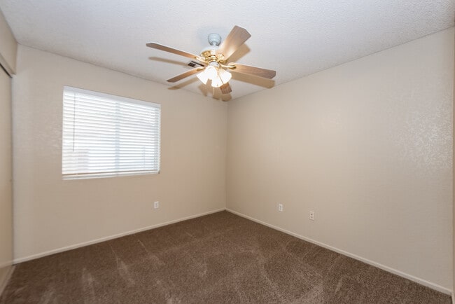 Building Photo - 2866 S 30th Dr