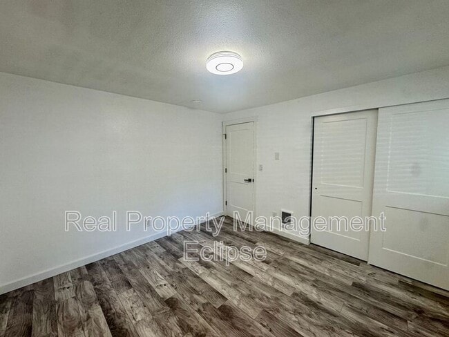 Building Photo - 1701 Sturgus Ave S