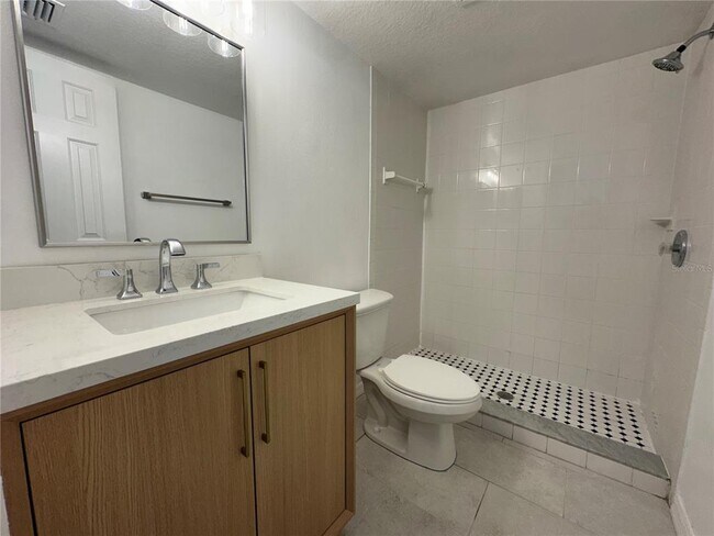 Building Photo - 1817 Townhall Ln