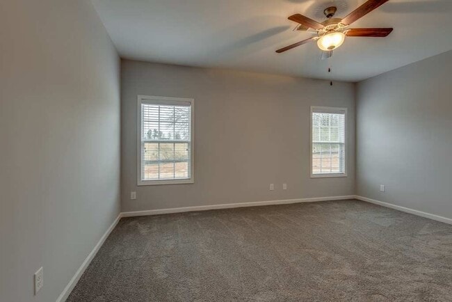 Building Photo - Spacious 4 Bedroom Home with Open Floor Plan - Free Rent!