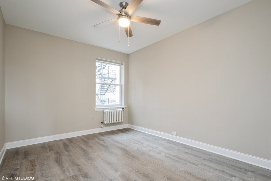 Building Photo - 432 W Belmont Ave