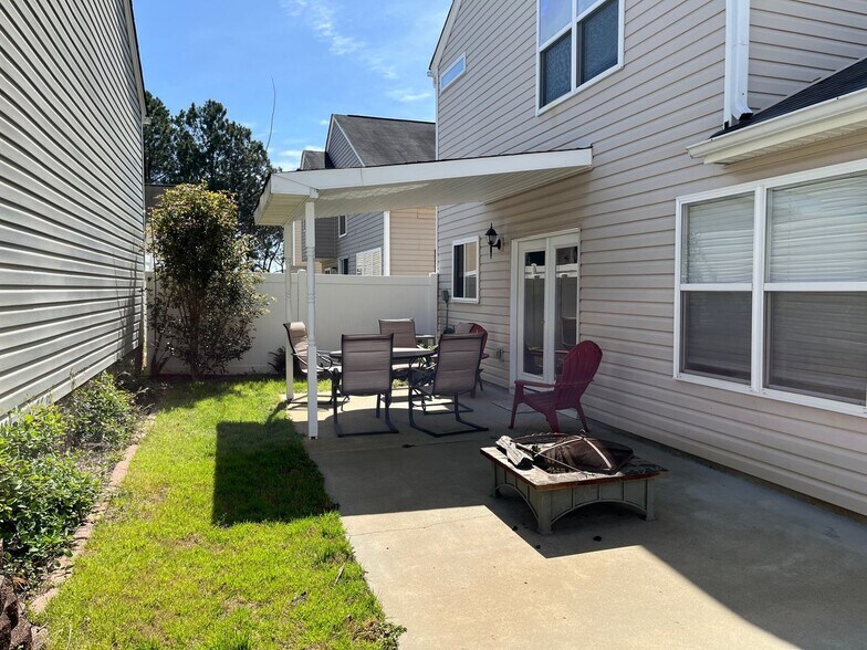 Building Photo - 259 Hiawassee Dr