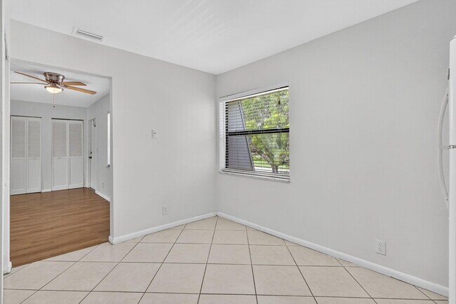 Building Photo - 1580 Montauk Dr
