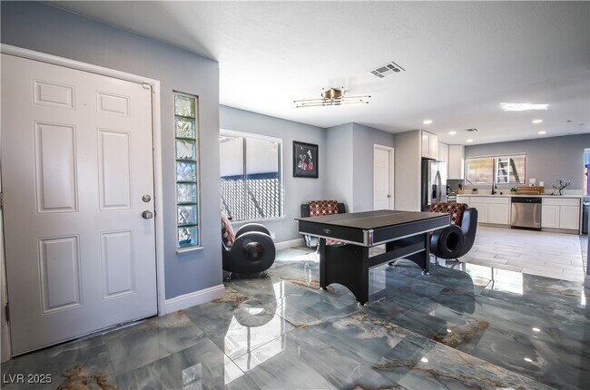 Building Photo - 5086 Cartaro Dr