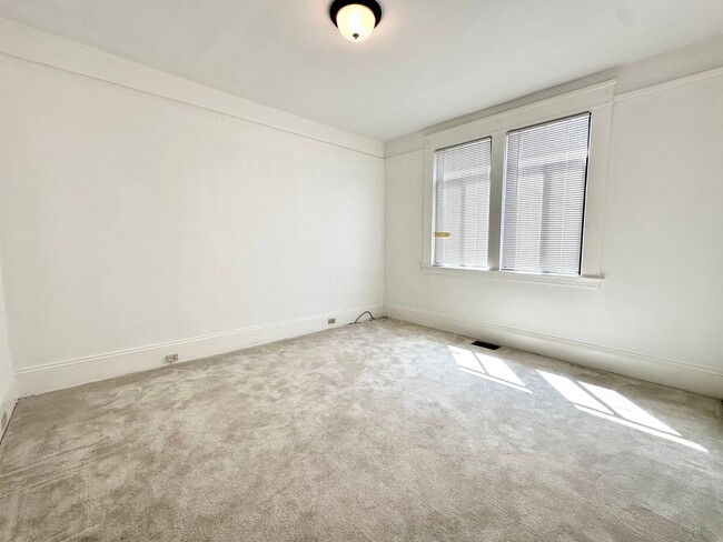 Building Photo - 4-4 Harris Pl