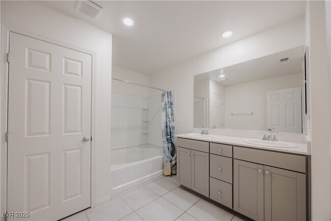 Building Photo - 5927 Coja St
