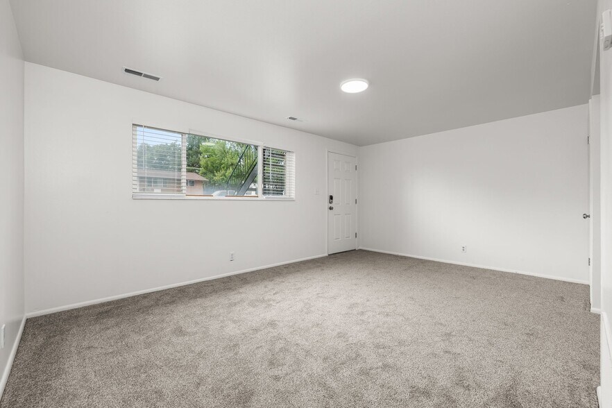 Building Photo - 1069 S 80 E
