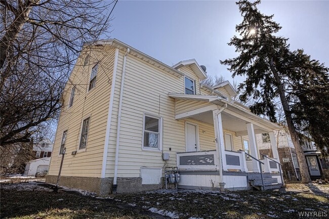 Building Photo - 609 24th St