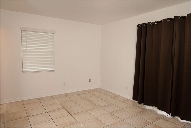 Building Photo - 1253 White Pine Dr