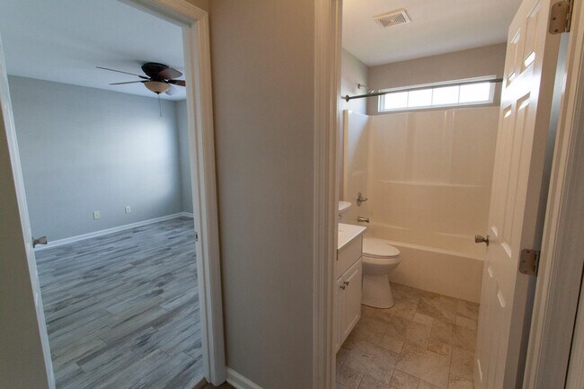 Building Photo - 318 Vanderbilt Dr
