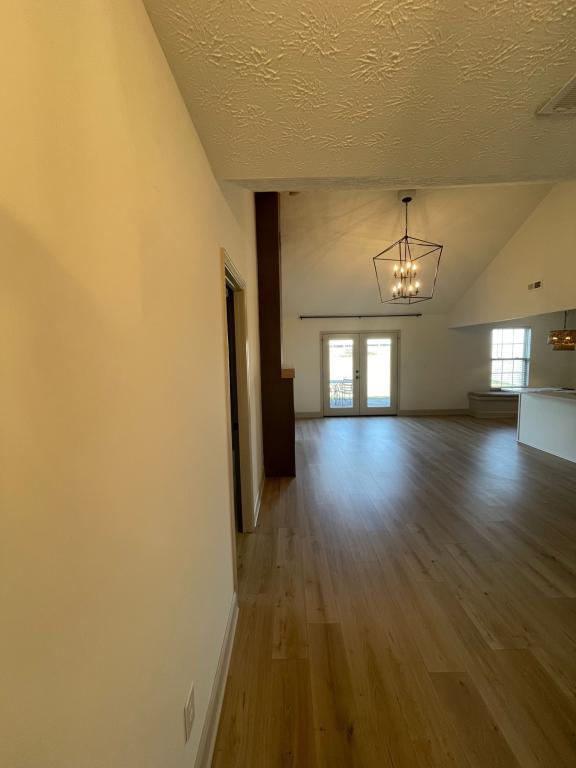 Building Photo - 13003 Sunset Dr