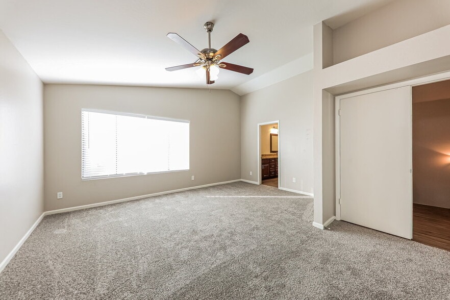 Building Photo - 4533 E Annette Dr