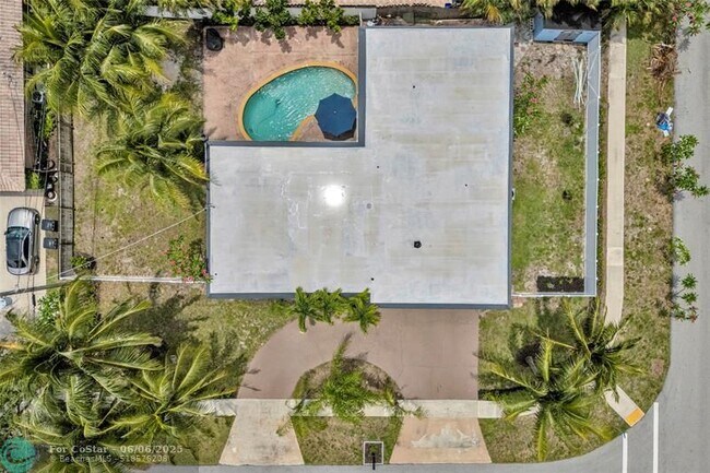 Building Photo - 1398 NW 14th Ct
