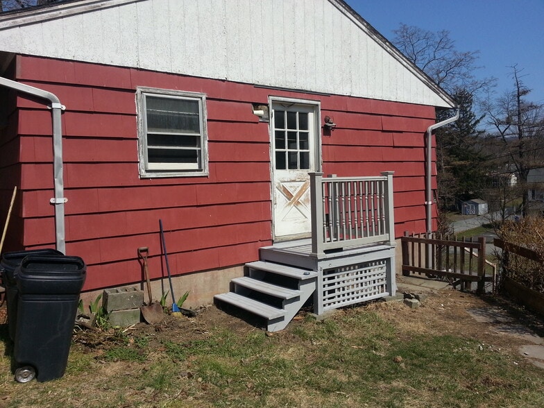 Building Photo - 36 Cherry Ave