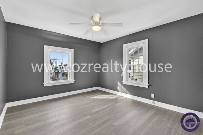 Building Photo - 119 Carbon St